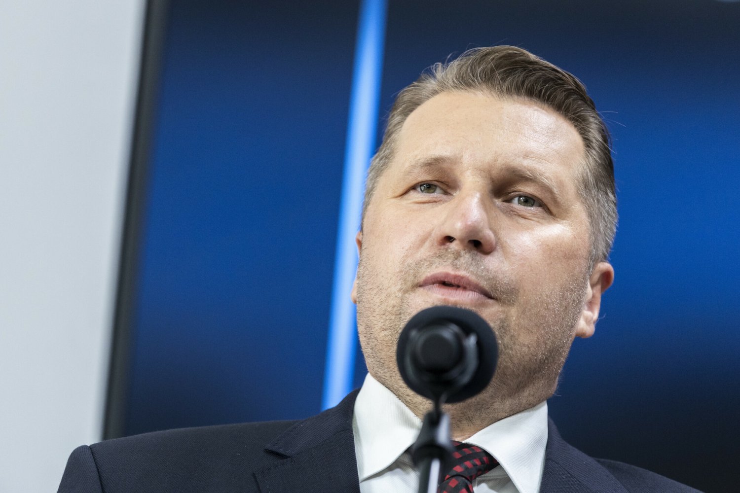 Czarnek oskarża Tuska o kryzys migracyjny.