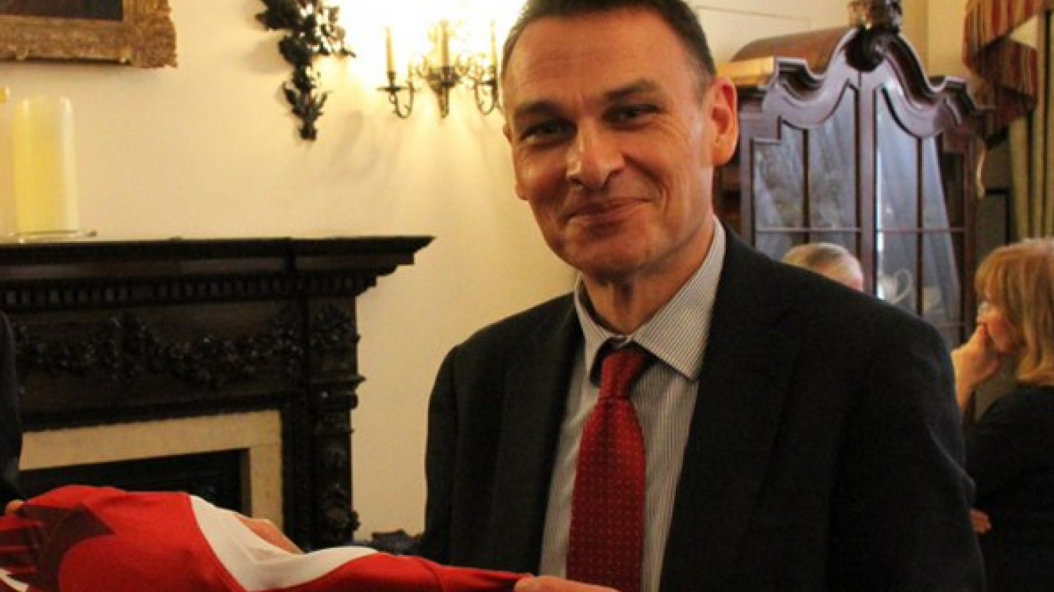 Wojciech Kaczmarczyk, pełnomocnik rządu PiS ds. równego traktowania, wywołał zdumienie poparciem dla dyskryminacji w dostępie do dóbr i usług ze względu na kolor skóry lub orientację seksualną.