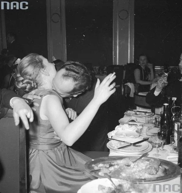 Zabawa sylwestrowa w Warszawie, 1955