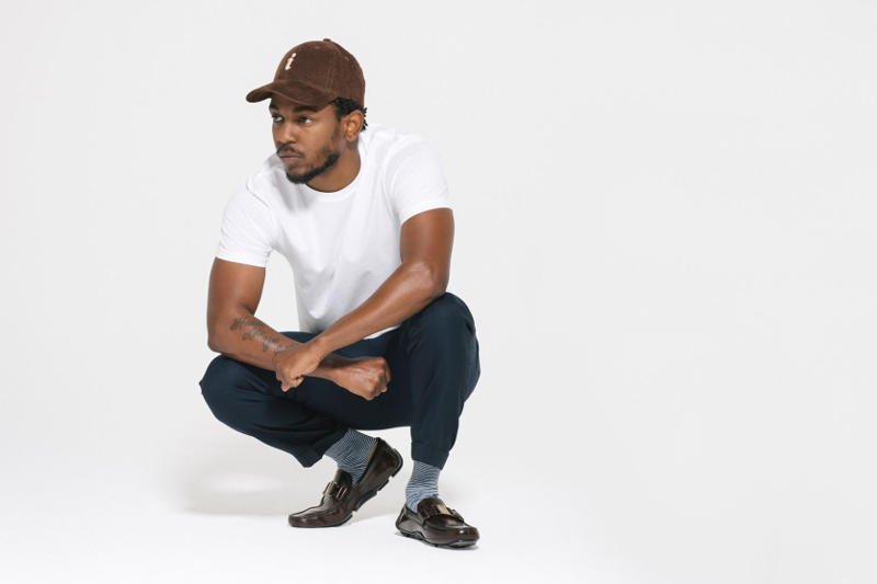 Ulubiony strój Kendricka Lamara? Biały t-shirt.