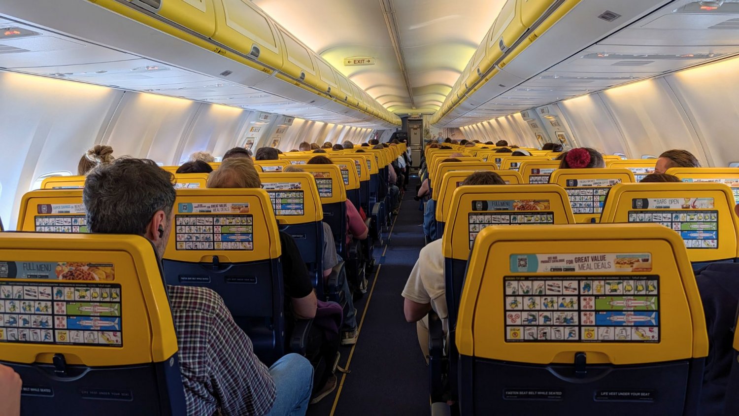 Doprowadził do burdy na pokładzie Ryanaira. Sąd skazał go na więzienie