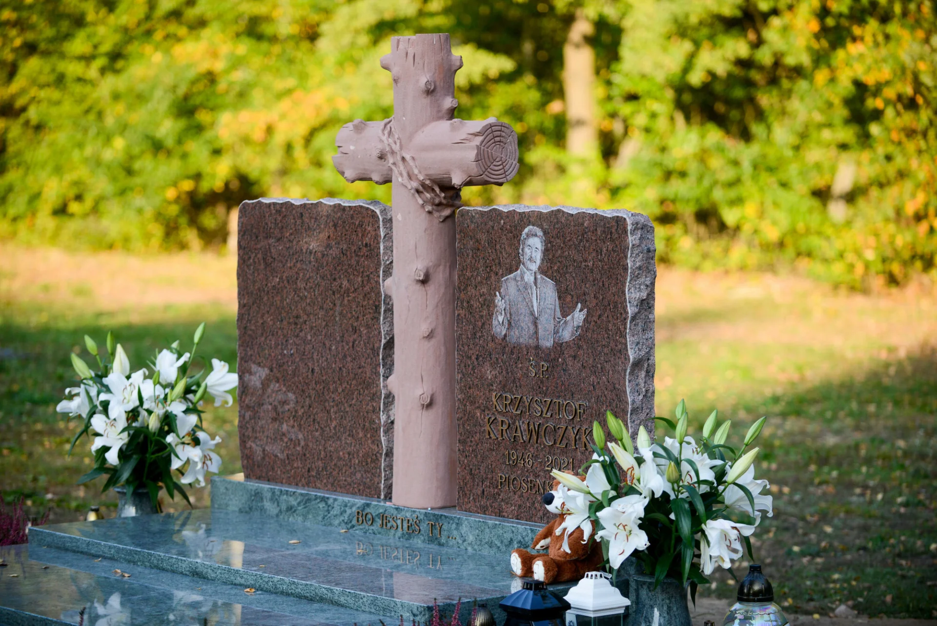 Pomnik na grobie Krzysztofa Krawczyka.