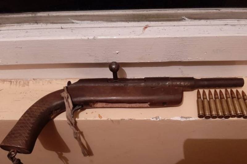 Policja zabezpieczyła znalezioną broń. Kielce: policja znalazł bezdomnego z bronią palną.