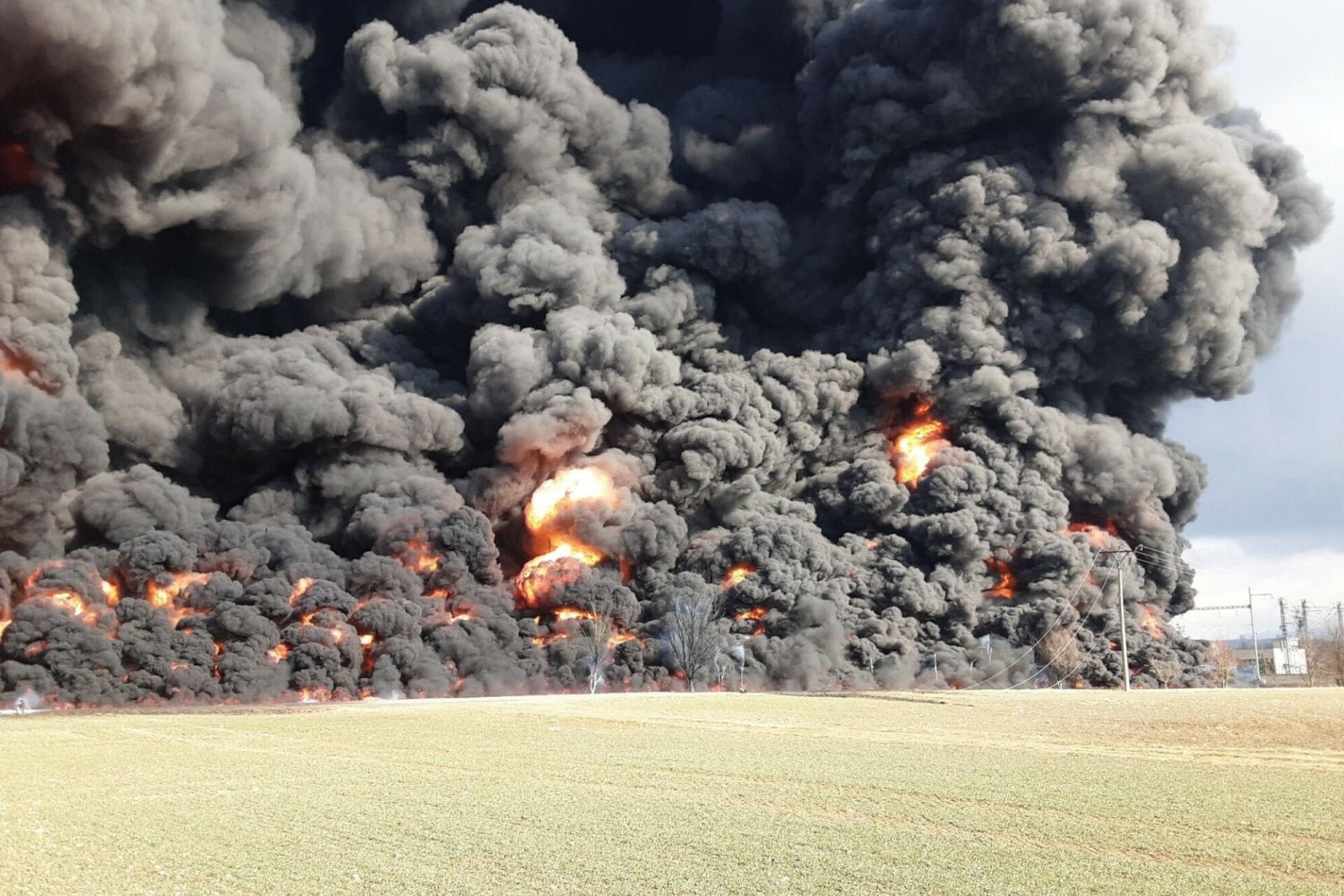 Katastrofa kolejowa w Czechach. Płonie niebezpieczna substancja