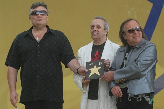 Muzycy Budki Suflera (Krzysztof Cugowski, Tomasz Zaliszewski i Romuald Lipko) w Alei Gwiazd RMF FM