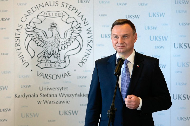 "Wartości chrześcijańskie" – tym mają kierować się lekarze wykształceni na UKSW. Według prezydenta Dudy.