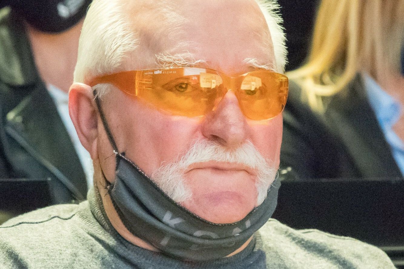 Lech Wałęsa usłyszał zarzuty składania fałszywych zeznań.