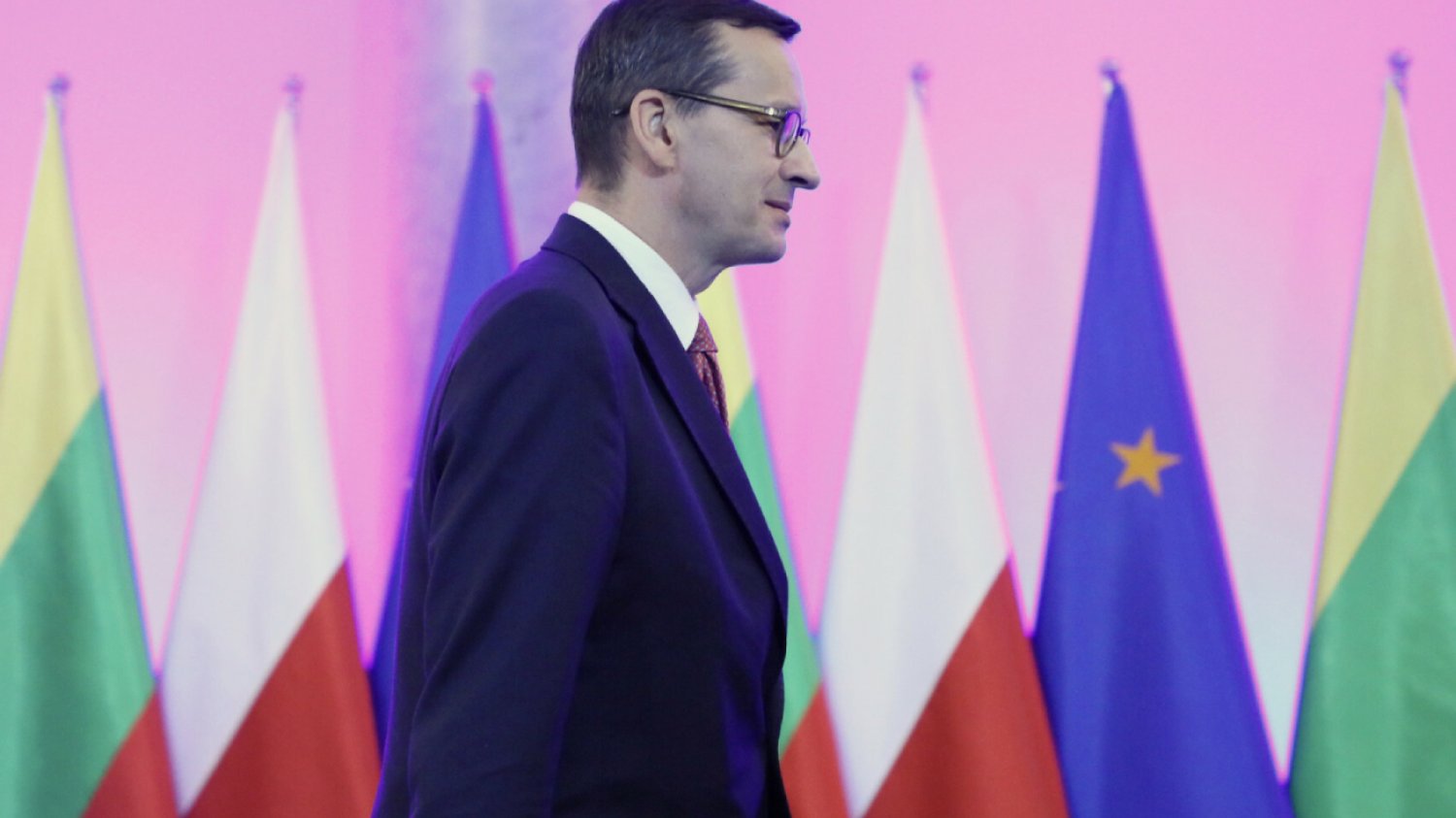 Morawiecki komentuje tęczowe opaski. Premier o Black Eyed Peas na sylwestra