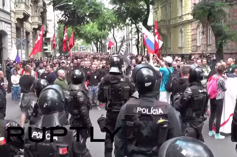 Protestujący zaatakowali policję