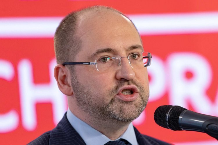 Adam Bielan powiedział, że częściej rozmawia z prezesem PiS Jarosławem Kaczyńskim niż przewodniczący Porozumienia Jarosław Gowin.