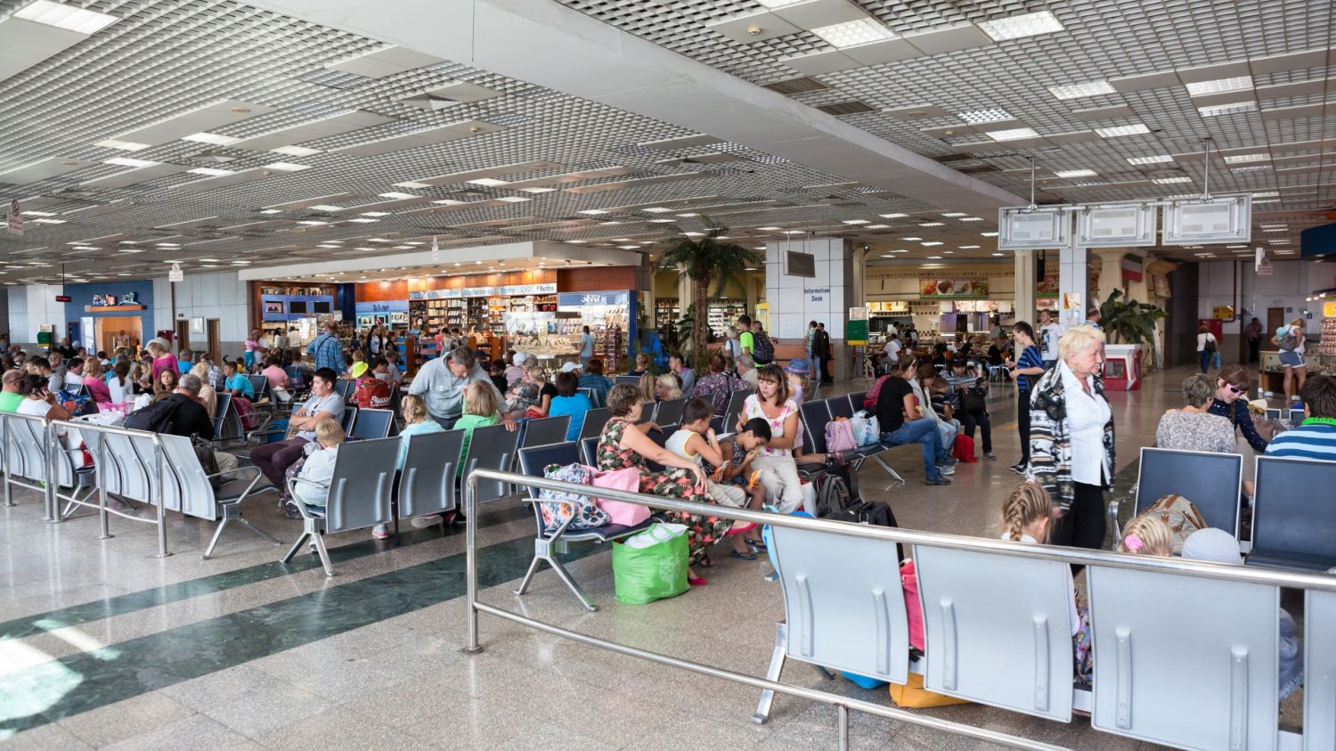 Egipt mierzy temperaturę turystów na lotniskach Egipt wprowadza pomiary temperatury u turystów na swoich lotniskach