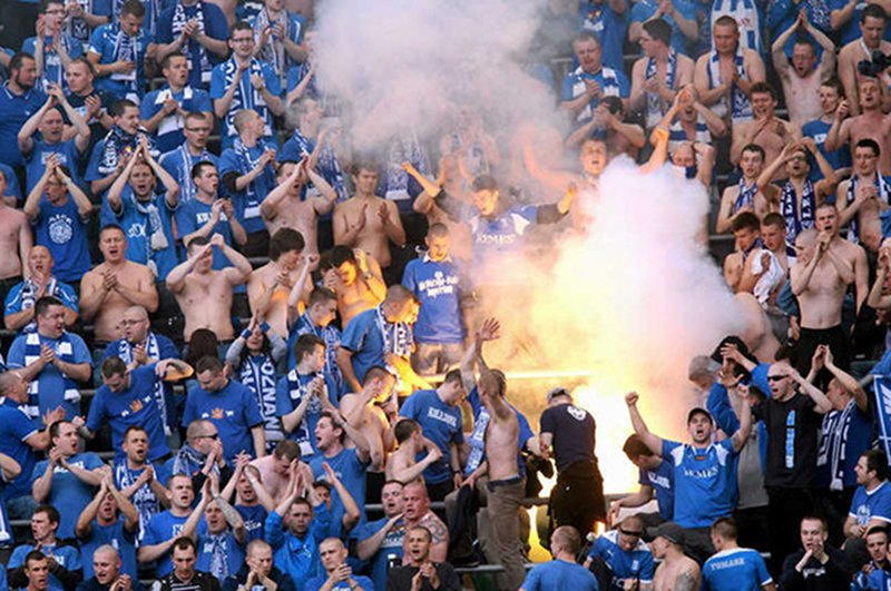 Wojewoda wielkopolski zamknął jedną z trybun stadionu Lecha Poznań