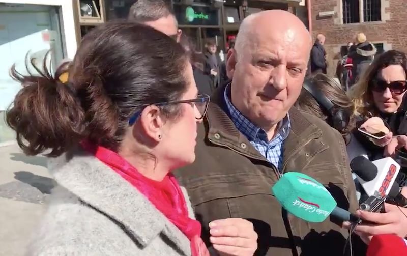 Karol Guzikiewicz, wiceszef stoczniowej "S" i radny PiS sejmiku pomorskiego był roztrzęsiony podczas wymiany zdań z Aleksandrą Dulkiewicz.