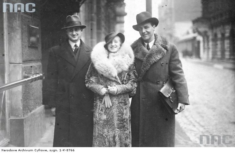 Hanka Ordonówna, Igo Sym (z prawej) i Leon Boruński. Łódź, 1935.