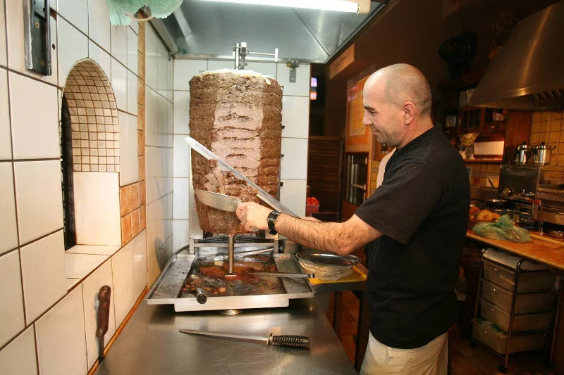 Cena produktów niezbędnych do produkcji jednego kebaba waha się od 4,5 zł do 6 zł.