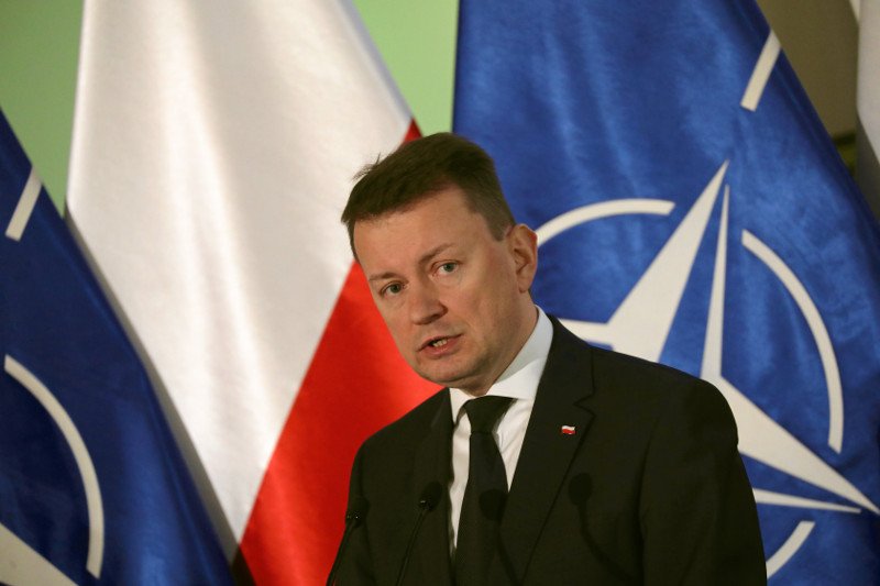 Mariusz Błaszczak przyznaje się do błędu. Były nimi nagrody.