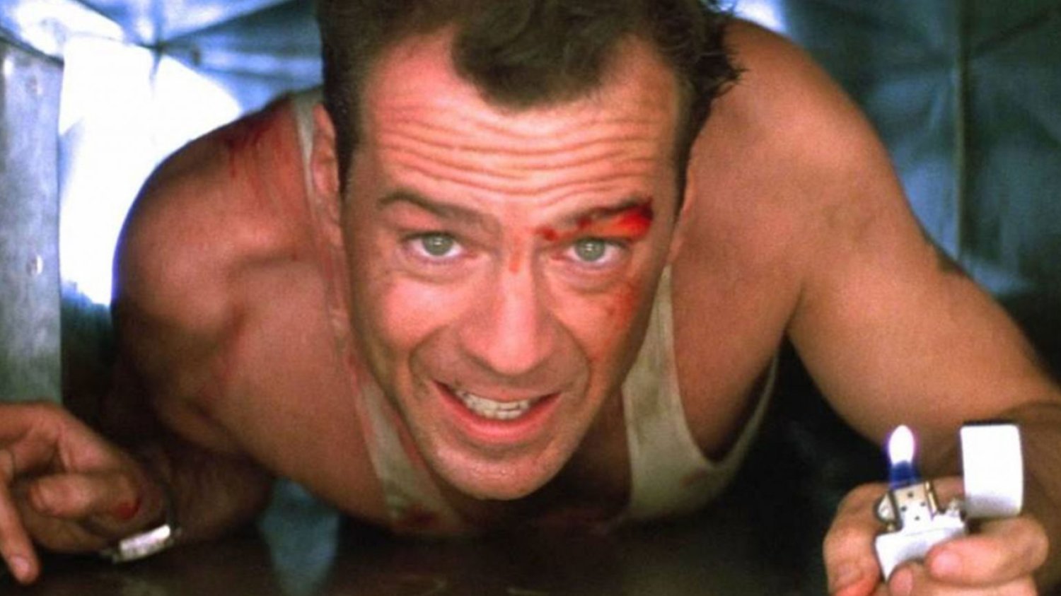 Bruce Willis w filmie "Szklana pułapka".