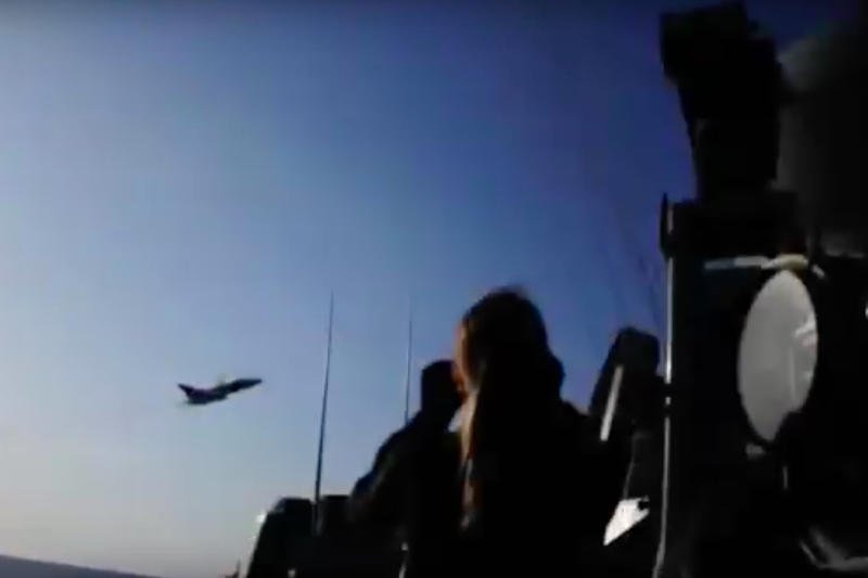 Rosyjski samolot lecący nad Bałtykiem.