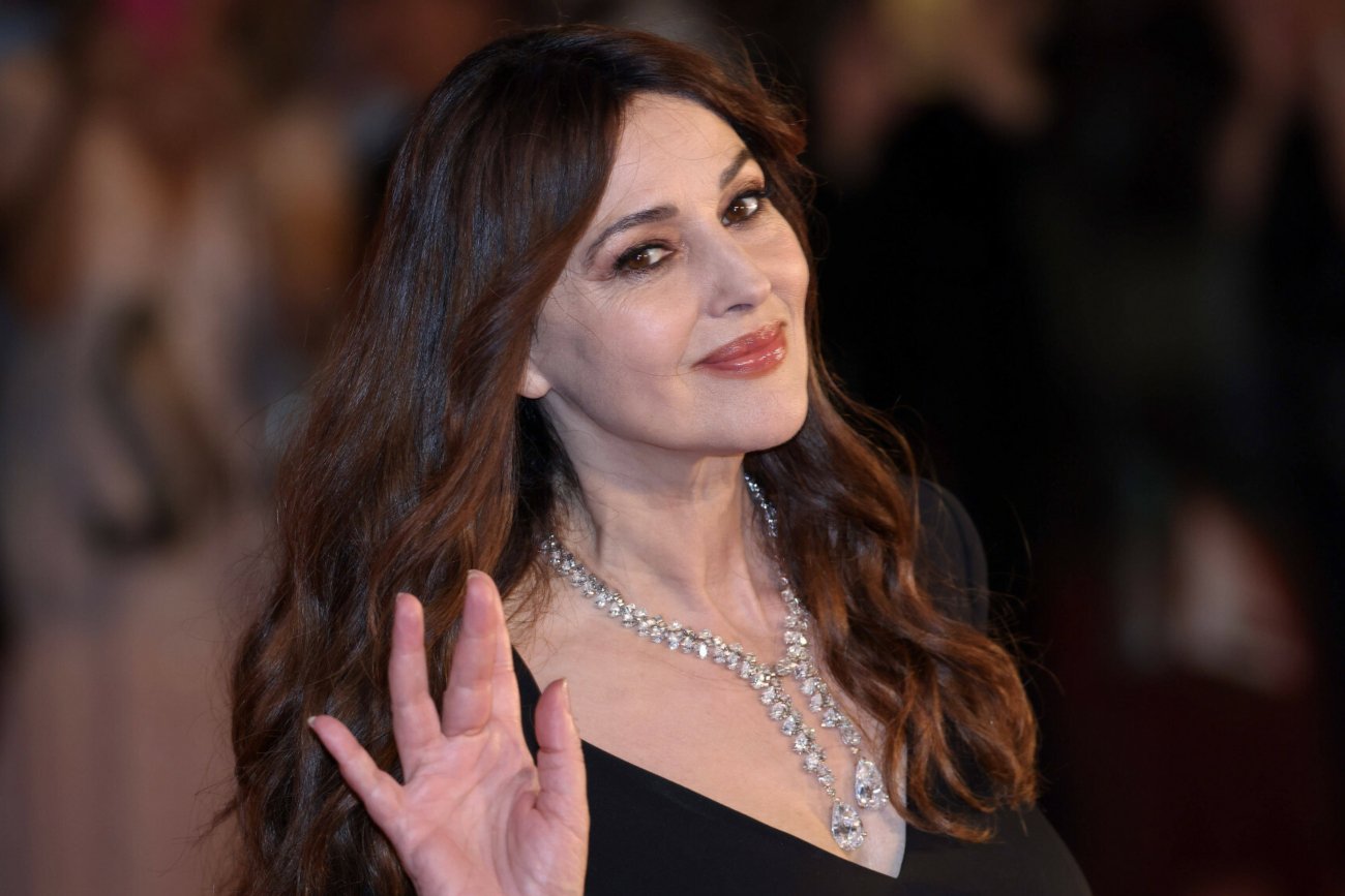 Monica Belluci ma w tajemnicy randkować z reżyserem "Edwarda Nożycorękiego". Monica Belluci ma w tajemnicy randkować z reżyserem "Edwarda Nożycorękiego".