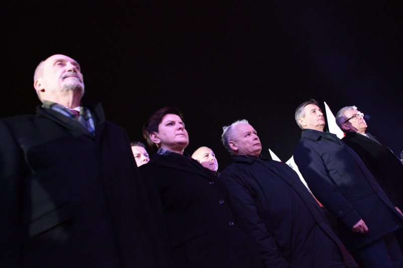 Czy 10 kwietnia będzie wolnym od pracy świętem państwowym? Partia sonduje reakcję społeczną za pośrednictwem posła Suskiego.