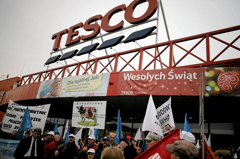 Tesco często wchodzi w konflikty z pracownikami.