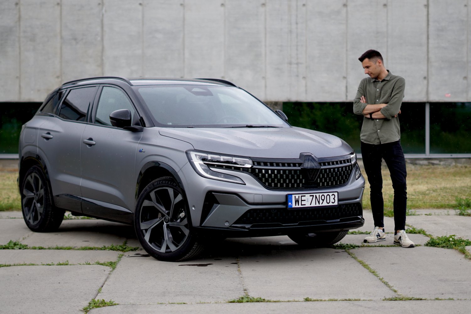 Renault Austral to bardzo przyzwoicie wykonany SUV, ale z kilkoma oczywistymi niedoróbkami.