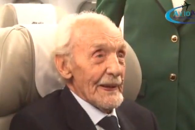 Pułkownik Francesco Volpi ma 100 lat i wciąż pilotuje samoloty