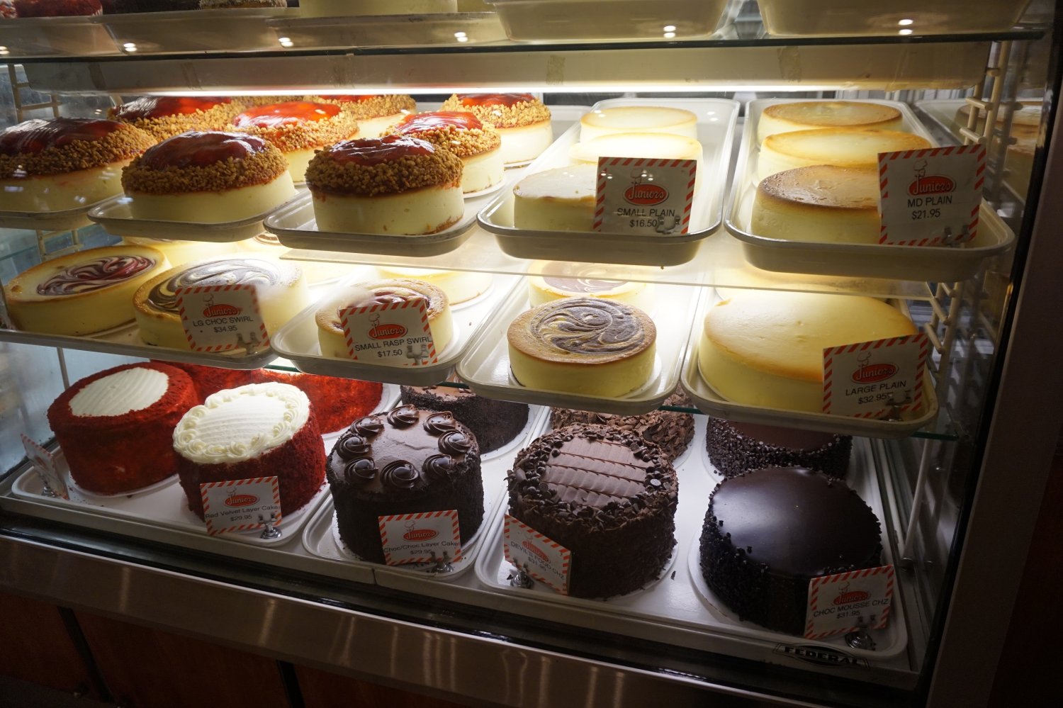 Słynne amerykańskie cheesecakes, czyli po prostu serniki.