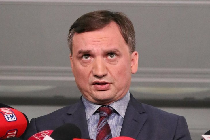 Zbigniew Ziobro zwleka z upublicznieniem materiałów ze śledztwa w sprawie wilii "Kwaśniewskich".