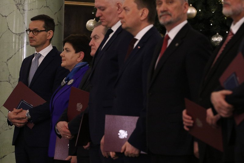 Beata Szydło jako jedyna dostanie nawet nie odprawę, co wyrównanie.