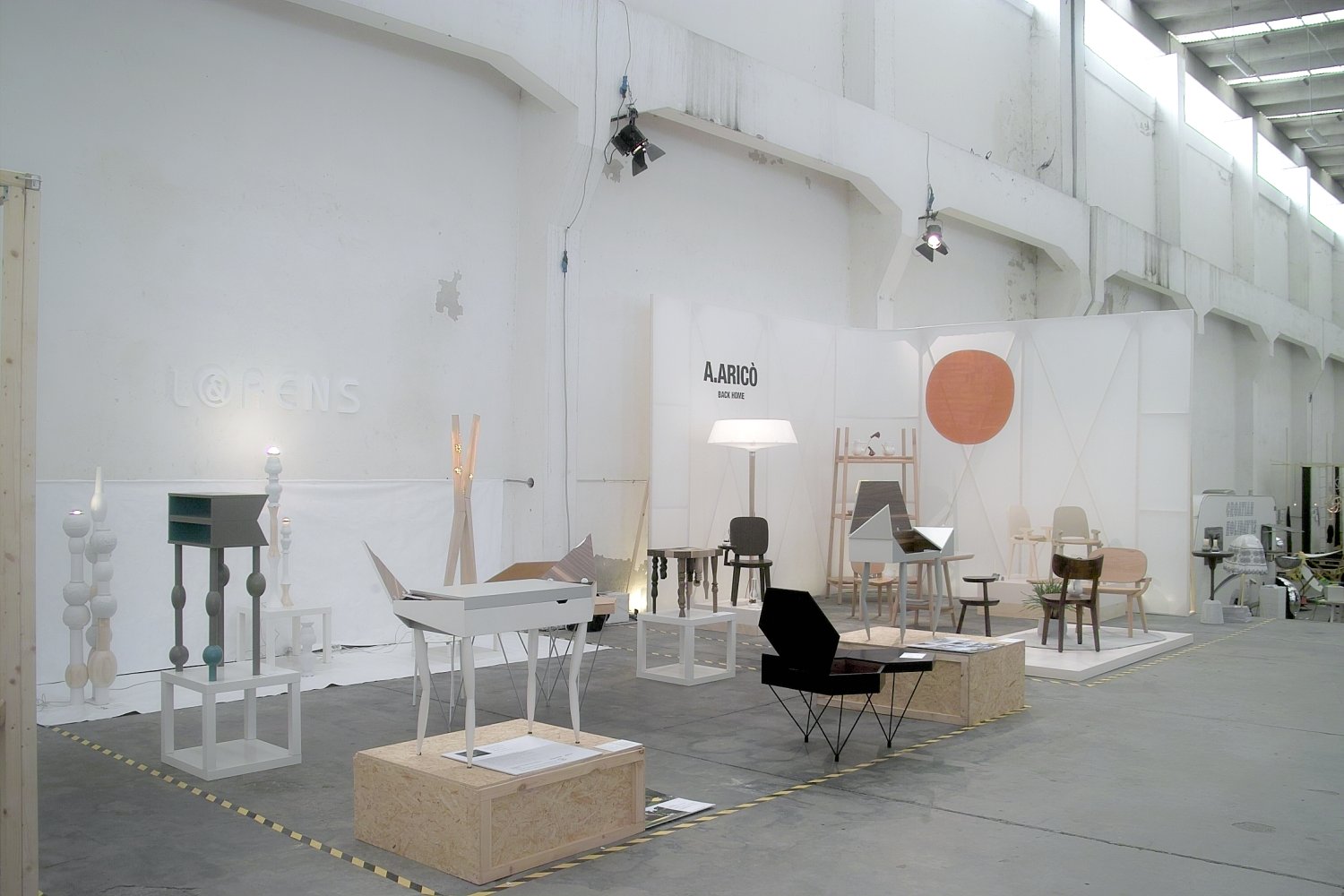 Widok na naszą wystawę i sąsiednie, po montażu - Light Studio _Ventura Lambrate, via Privata Oslavia 8