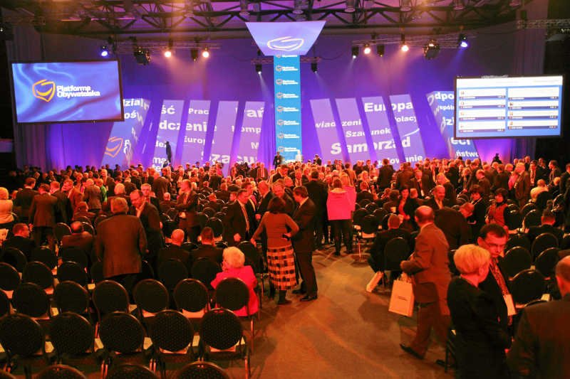 Platforma miała wydać na sondaż pół miliona złotych.