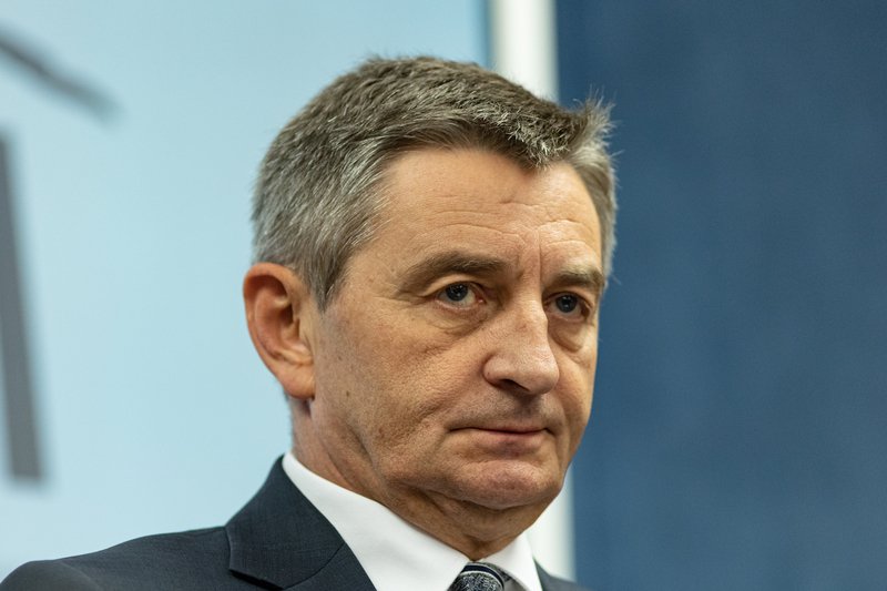 Marszałek przeprosił w poniedziałek za wszystkie loty, które odbył razem z rodziną.