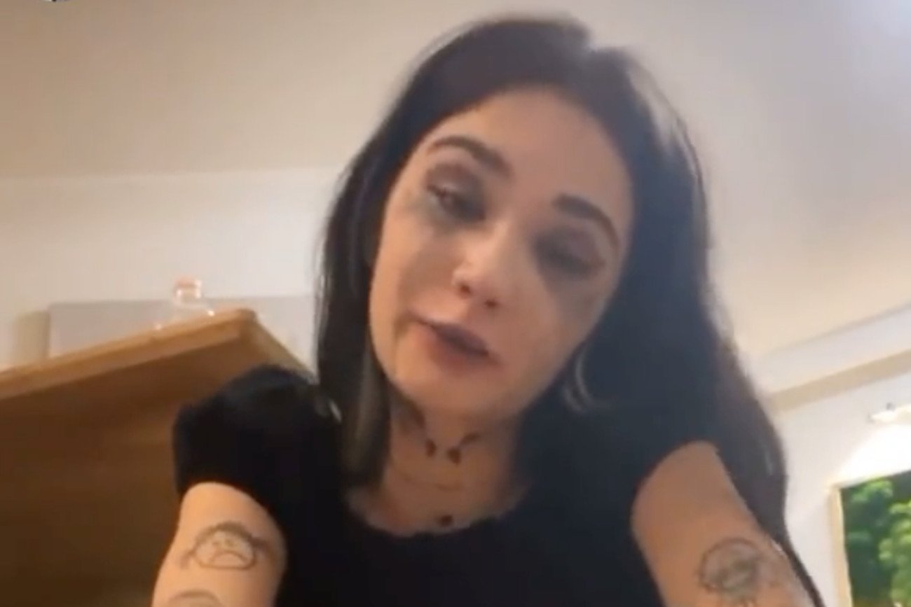 Julia Pelc, czyli Queen of the Black okaleczyła się w relacji na Instagramie.