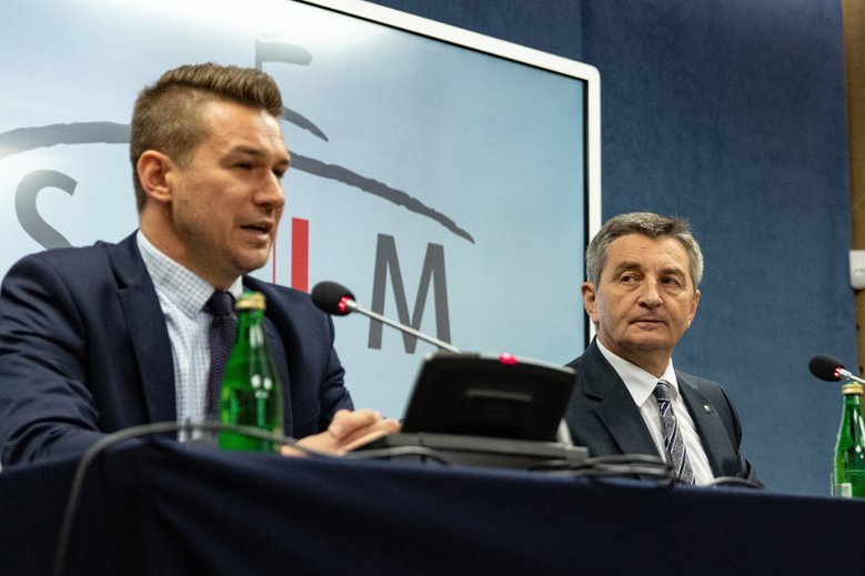 Opozycja domaga się "głowy' Andrzeja Grzegrzółki, ale poseł PiS wyjaśnia, że raczej nie mają na co liczyć.