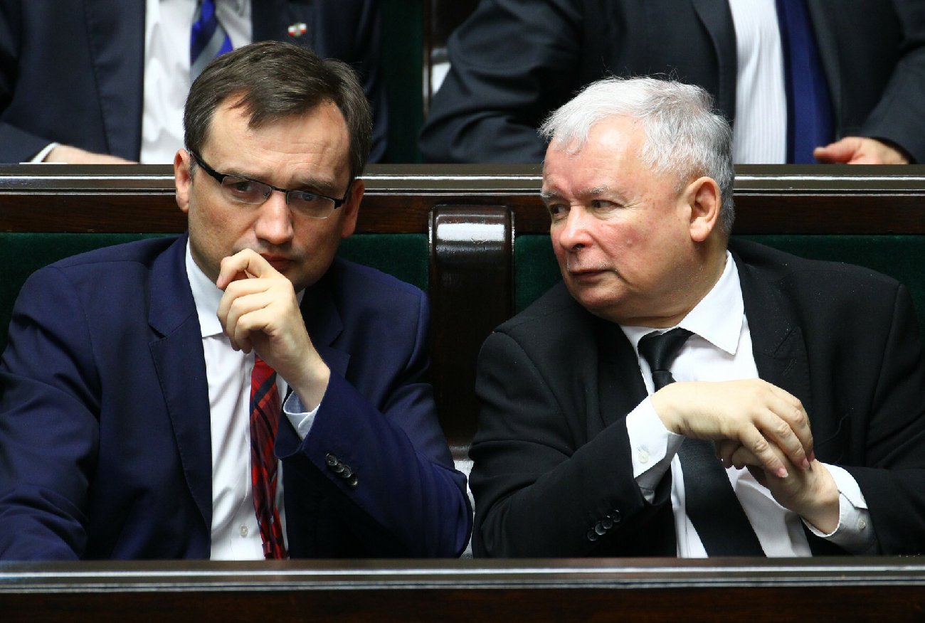 Ludzie Ziobry stawiają ultimatum Kaczyńskiemu. Straszą prezesa PiS Tuskiem.