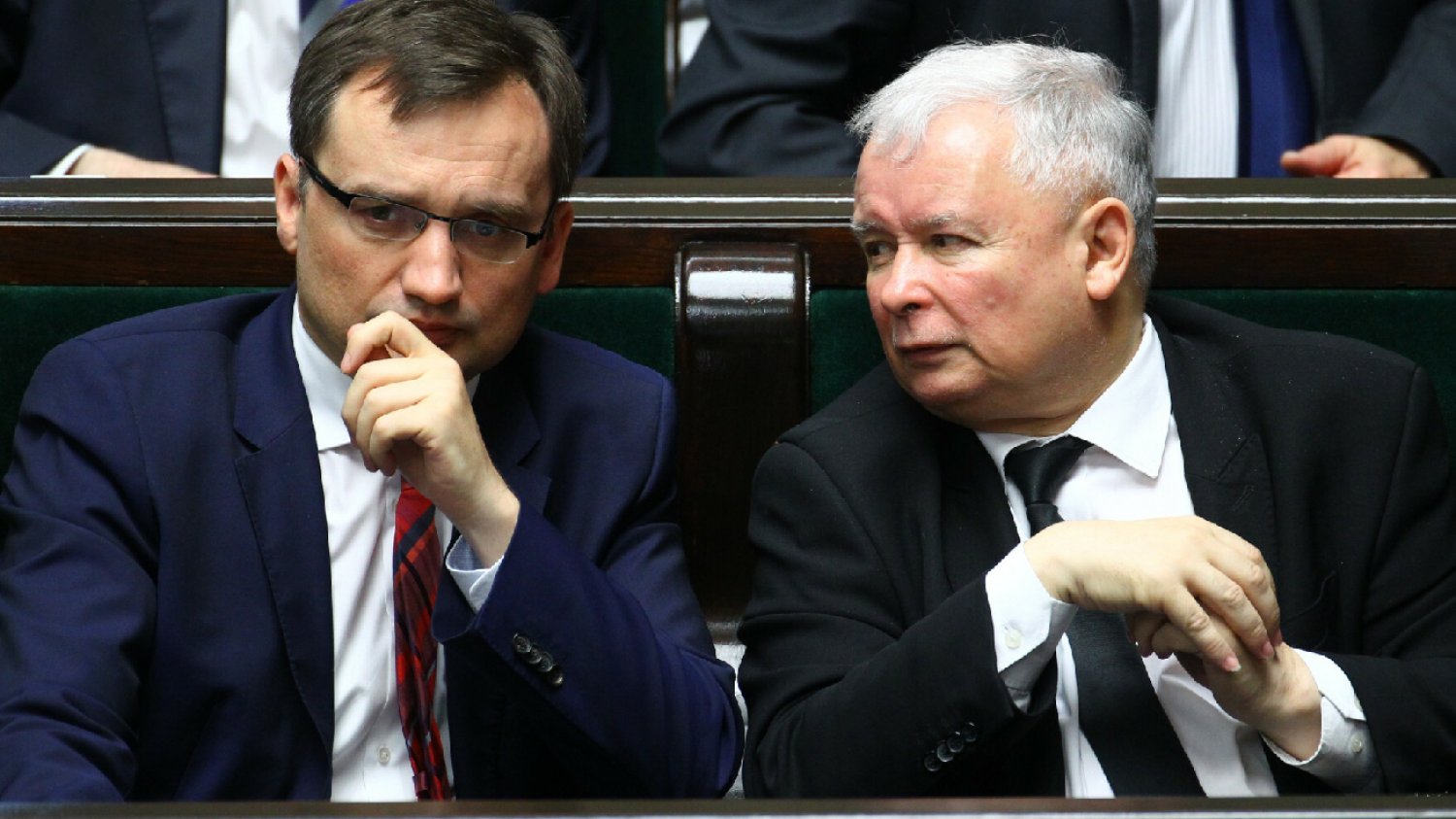 Ludzie Ziobry stawiają ultimatum Kaczyńskiemu. Straszą prezesa PiS Tuskiem.