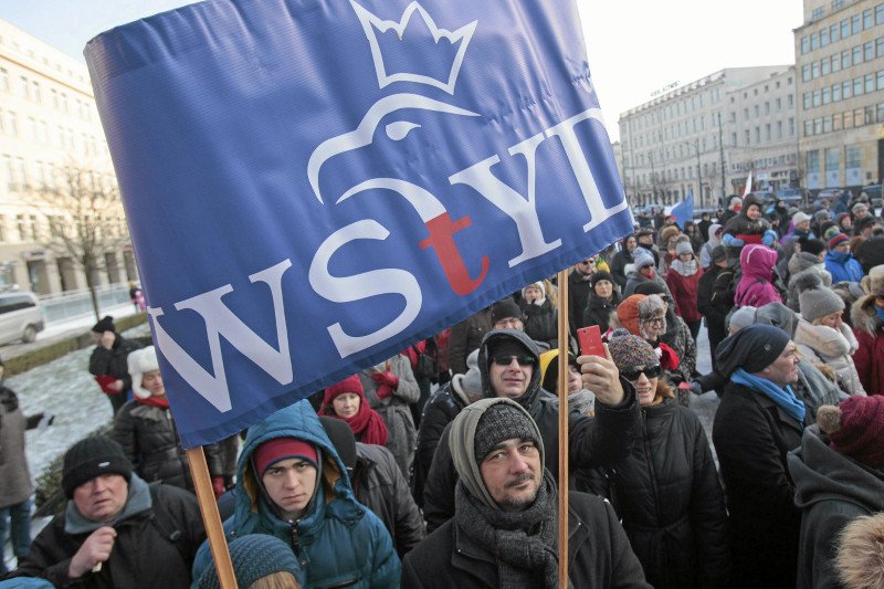 PiS znalazł sposób na Brukselę? Polska hamuje działania UE i nie odpowiada na pytania o TK i media