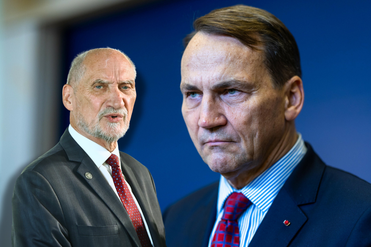 Na zdjęciu Radosław Sikorski. Obok Antoni Macierewicz