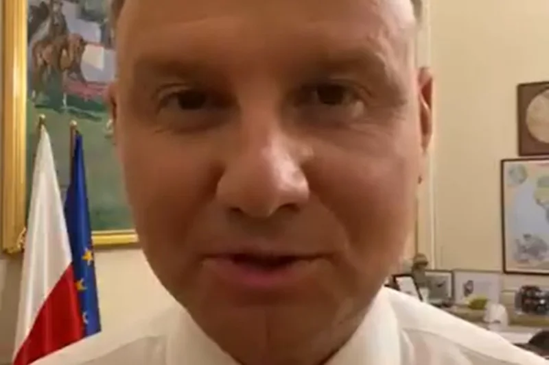 Andrzej Duda zaliczył dwie wpadki w nagraniu.