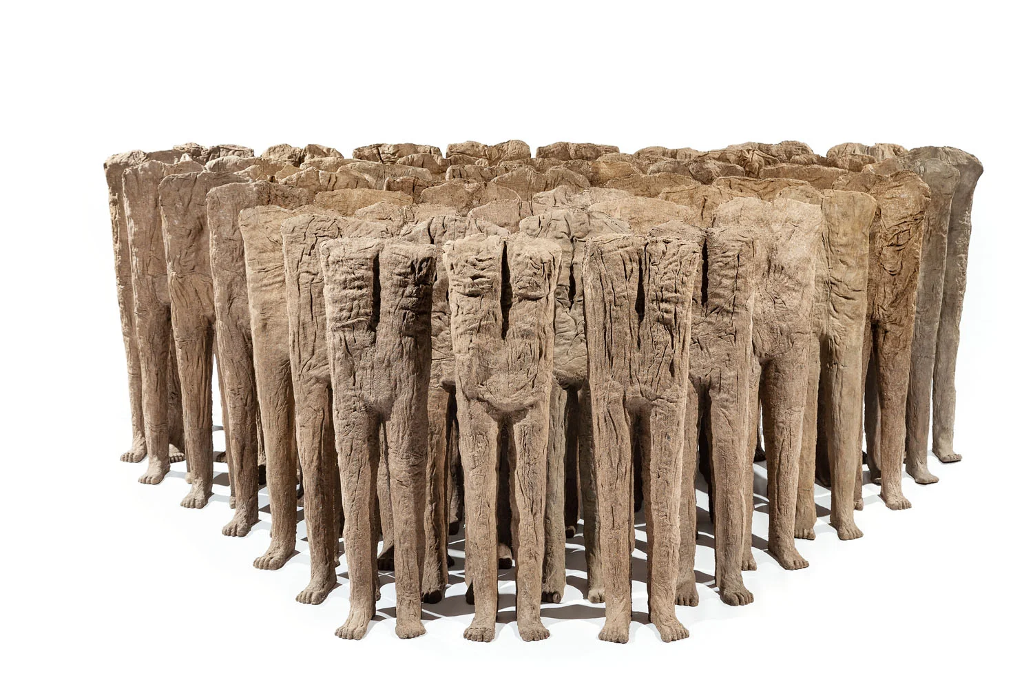 Instalacja Magdaleny Abakanowicz "Tłum III".
