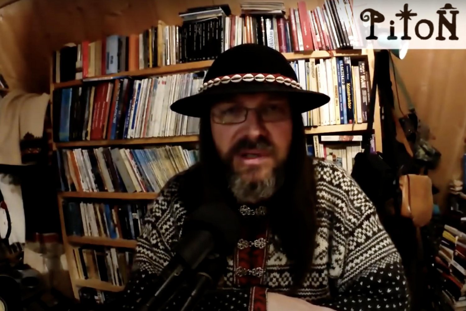 Sebastian Pitoń to inicjator poniedziałkowego protestu na Podhalu. Góral udziela się społecznie już od jakiegoś czasu i prowadzi również kanał na YouTubie