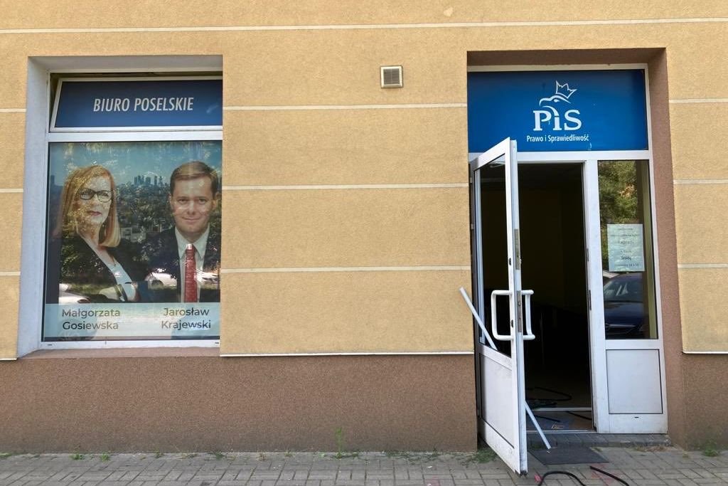 Włamanie do siedziby biura poselskiego PiS w Ursusie.