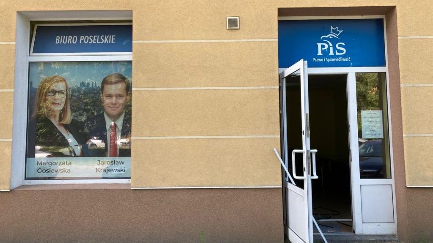 Włamanie do siedziby biura poselskiego PiS w Ursusie.