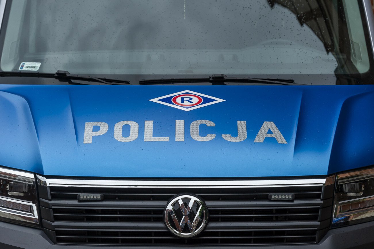 Dwóch mężczyzn związało i zgwałciło kobietę w stodole. Jednym z podejrzanych jest jej syn. (Zdjęcie poglądowe)