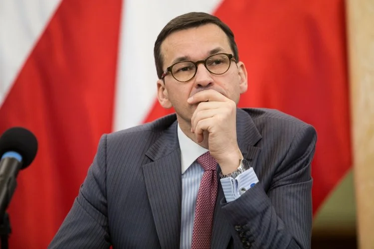 Mateusz Morawiecki próbował przekonać widzów amerykańskiej telewizji CNBC, że aż 80 proc. Polaków popiera pisowskie reformy wymiary sprawiedliwości.