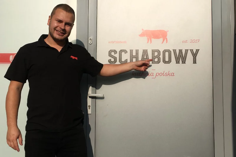 Mateusz Suchecki to szef kuchni restauracji "Schabowy".