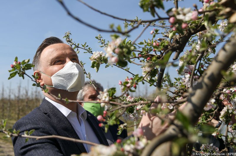 To ta maseczka Andrzeja Dudy wywołała tyle kontrowersji.