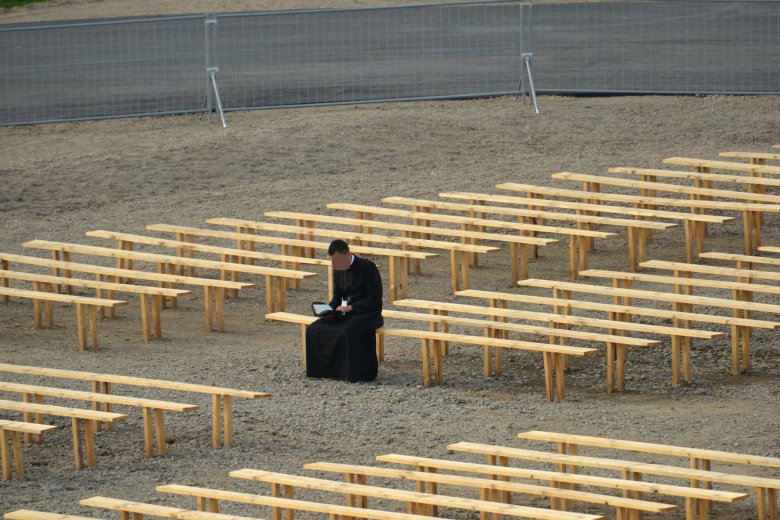 Dziennikarka portalu Więź.pl dotarła do ofiar ojca Macieja Sz. - jezuity, który pracował z młodzieżą (zdjęcie ilustracyjne)