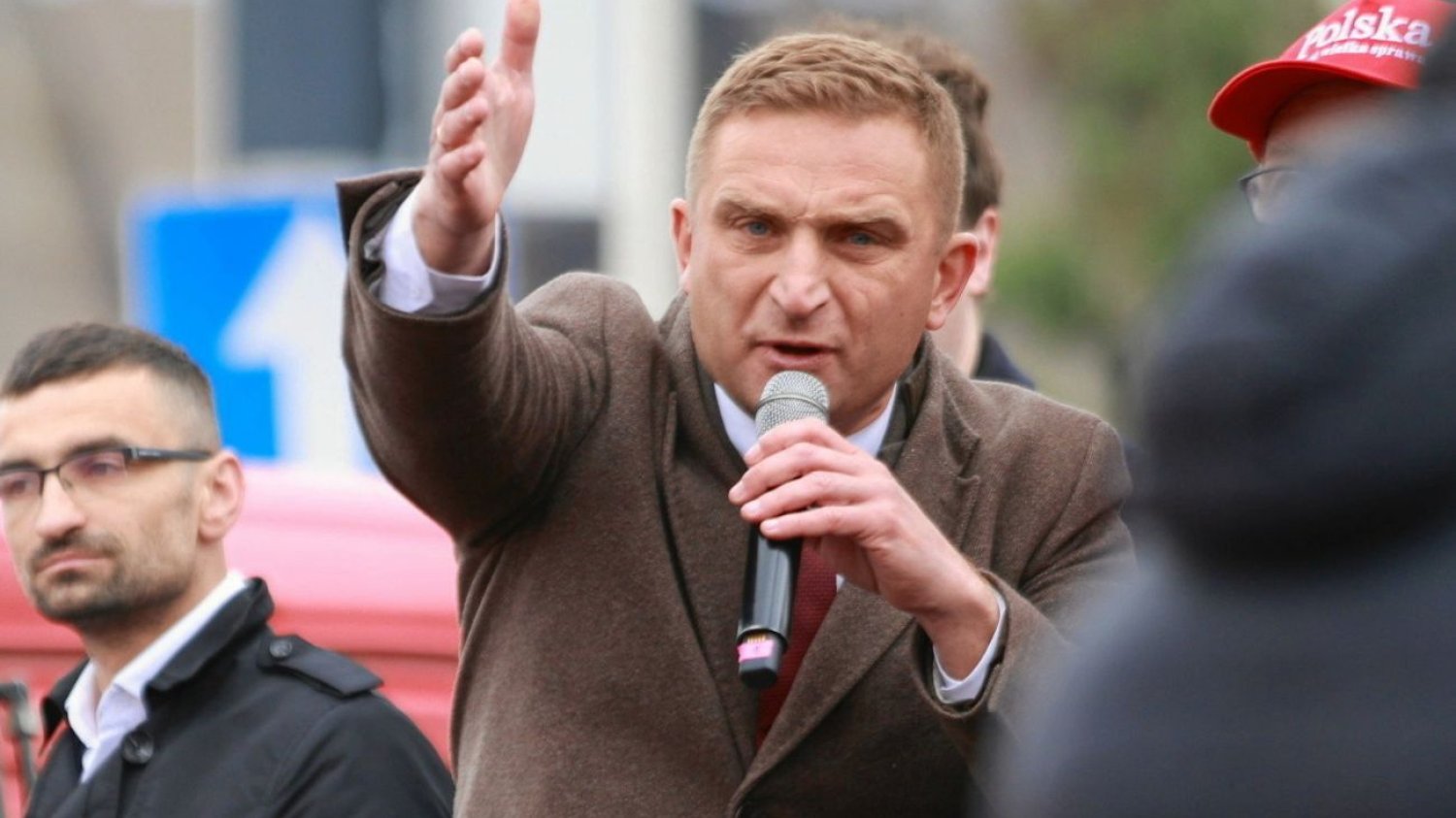 Robert Bąkiewicz odpowiedział Donaldowi Tuskowi. "Wylądujesz pod celą".